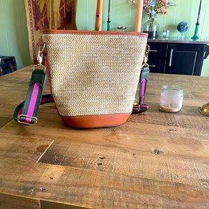 Stella & Dot Strawbag / Crossbody with hard to find deep green/pink strap!